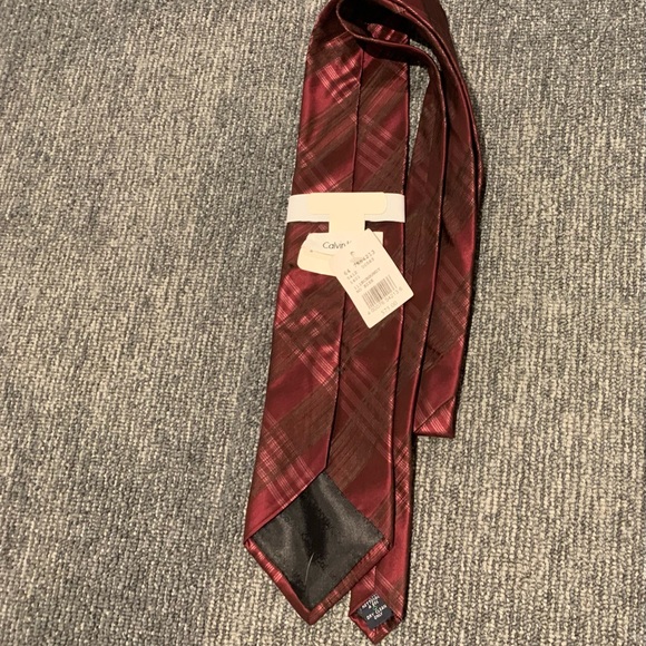 Men’s Burgundy/Red Patterned Calvin Klein Tie (XL - Extra Long) - Picture 2 of 2